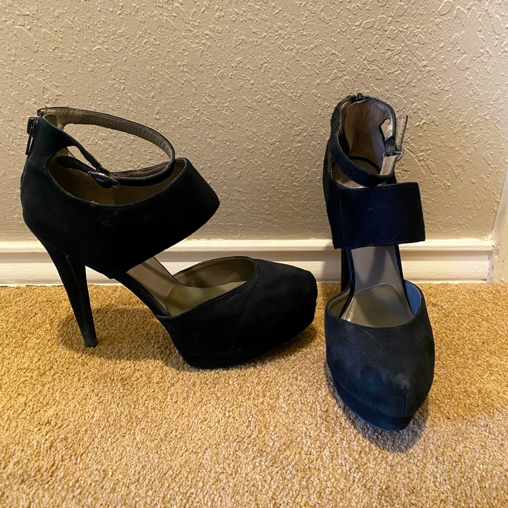 Levity black suede pumps
